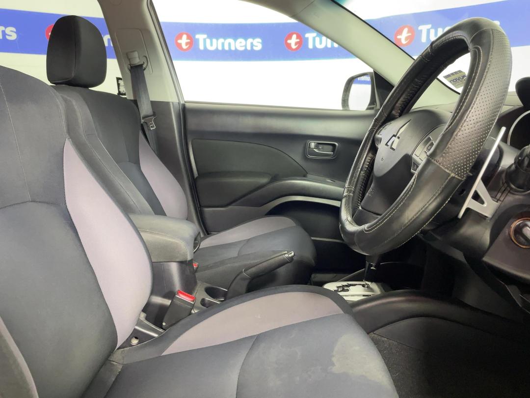 Photo '16' of Mitsubishi Outlander