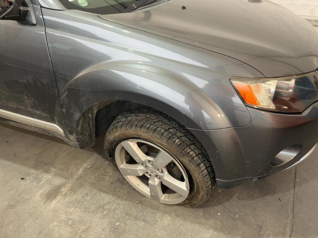 Photo '3' of Mitsubishi Outlander Photo '3' of Mitsubishi Outlander