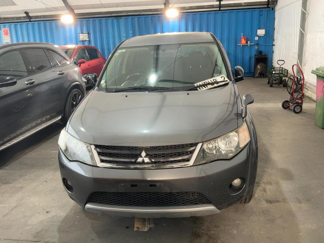 Photo '5' of Mitsubishi Outlander Photo '5' of Mitsubishi Outlander