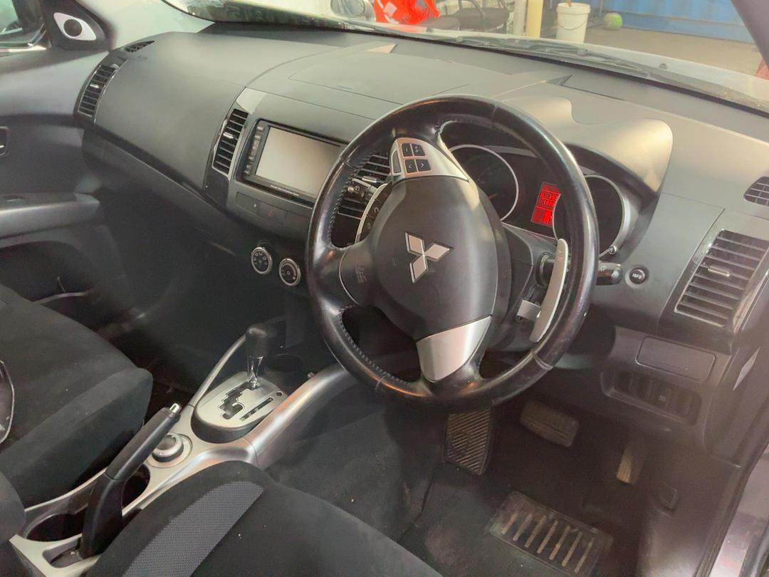 Photo '21' of Mitsubishi Outlander Photo '21' of Mitsubishi Outlander