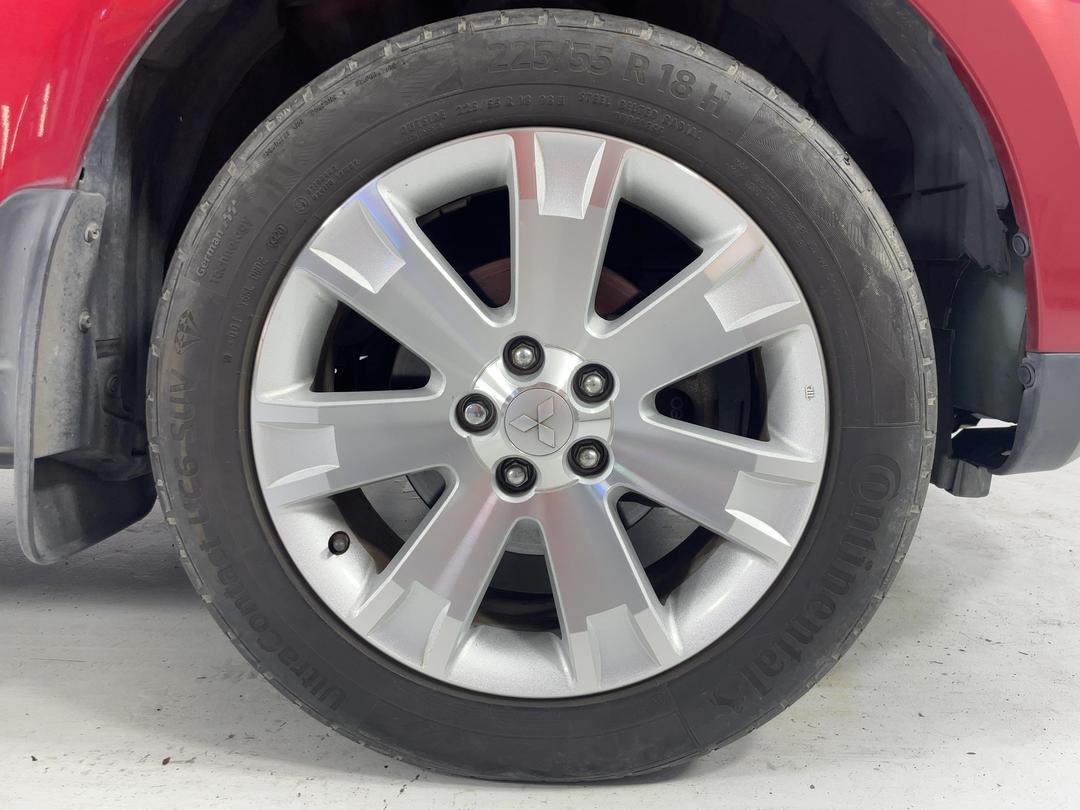 Photo '9' of Mitsubishi Outlander