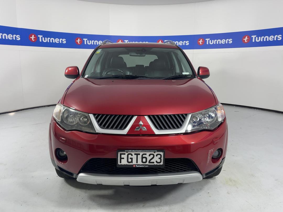 Photo '2' of Mitsubishi Outlander
