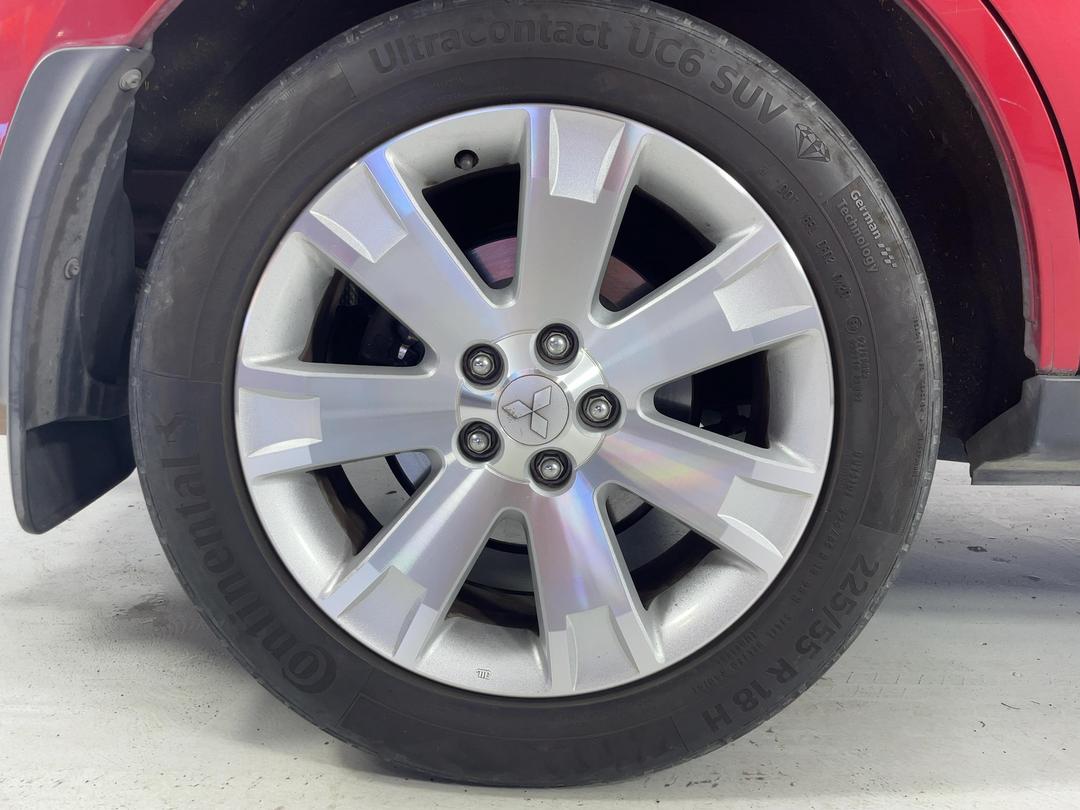 Photo '12' of Mitsubishi Outlander