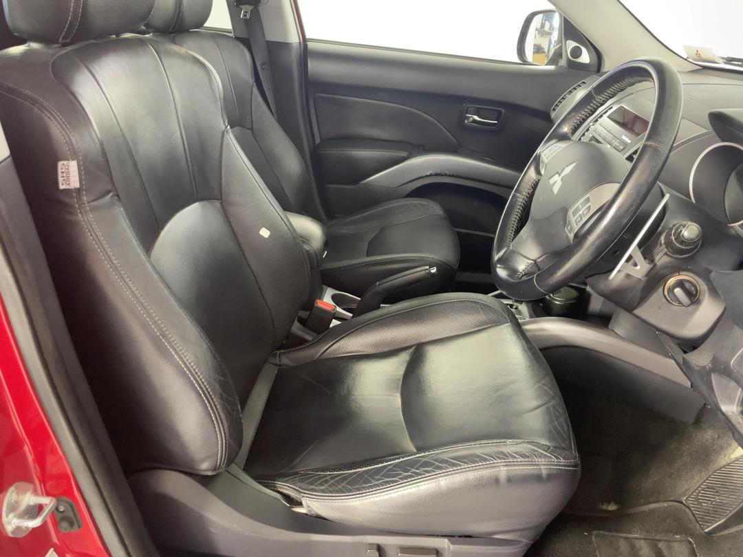 Photo '16' of Mitsubishi Outlander