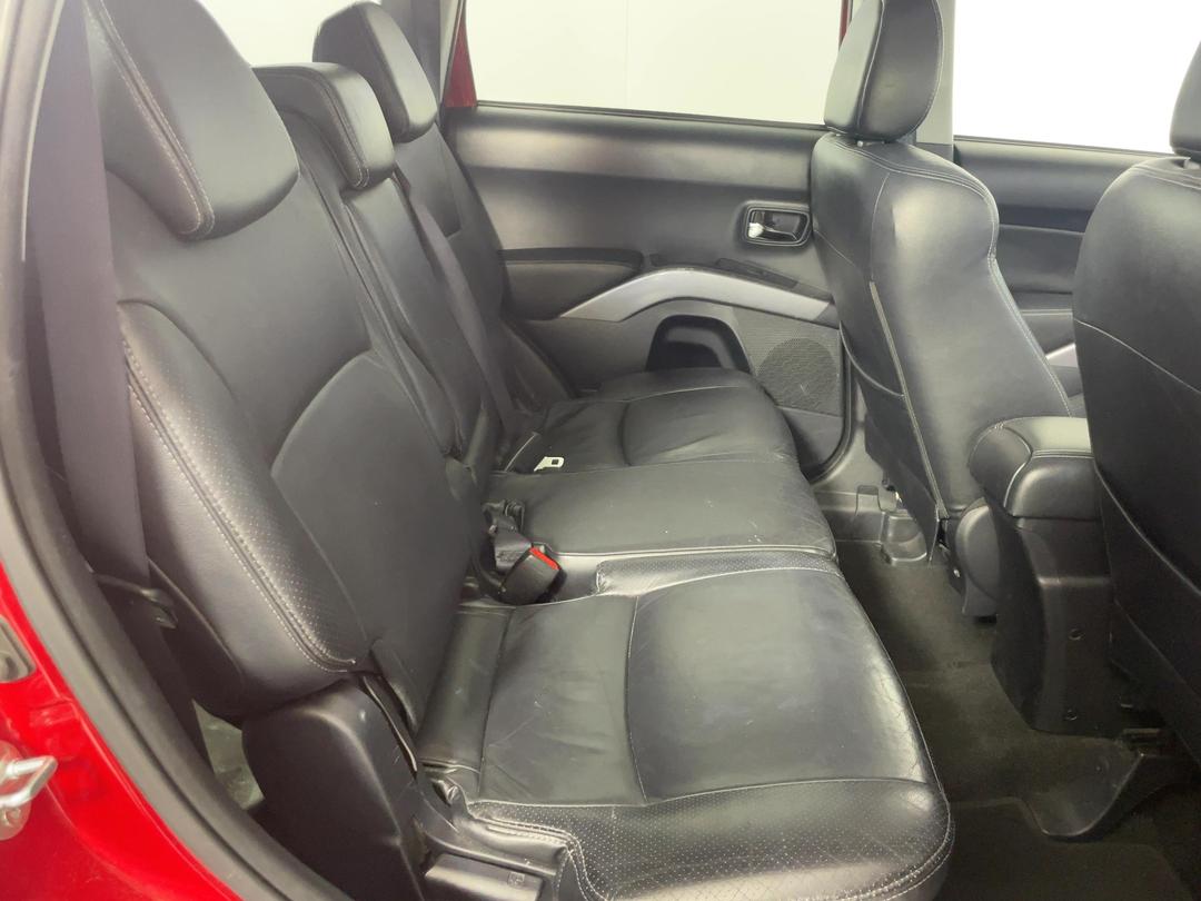Photo '20' of Mitsubishi Outlander