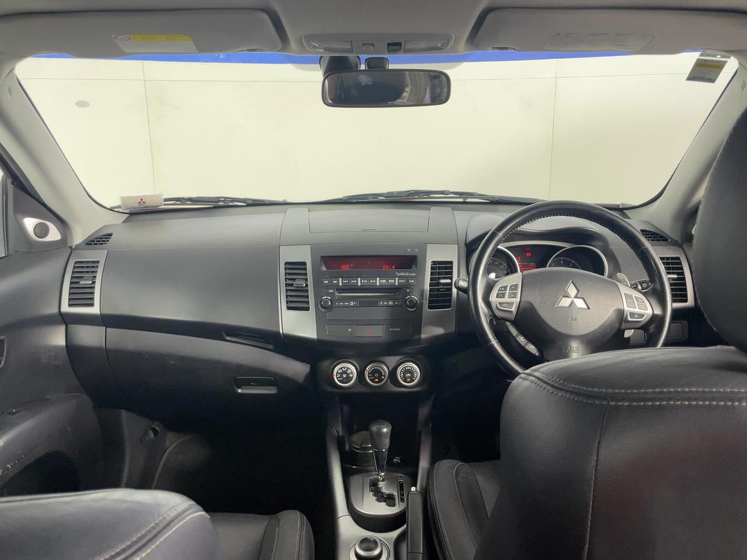 Photo '17' of Mitsubishi Outlander