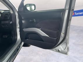 Photo '15' of Mitsubishi Outlander