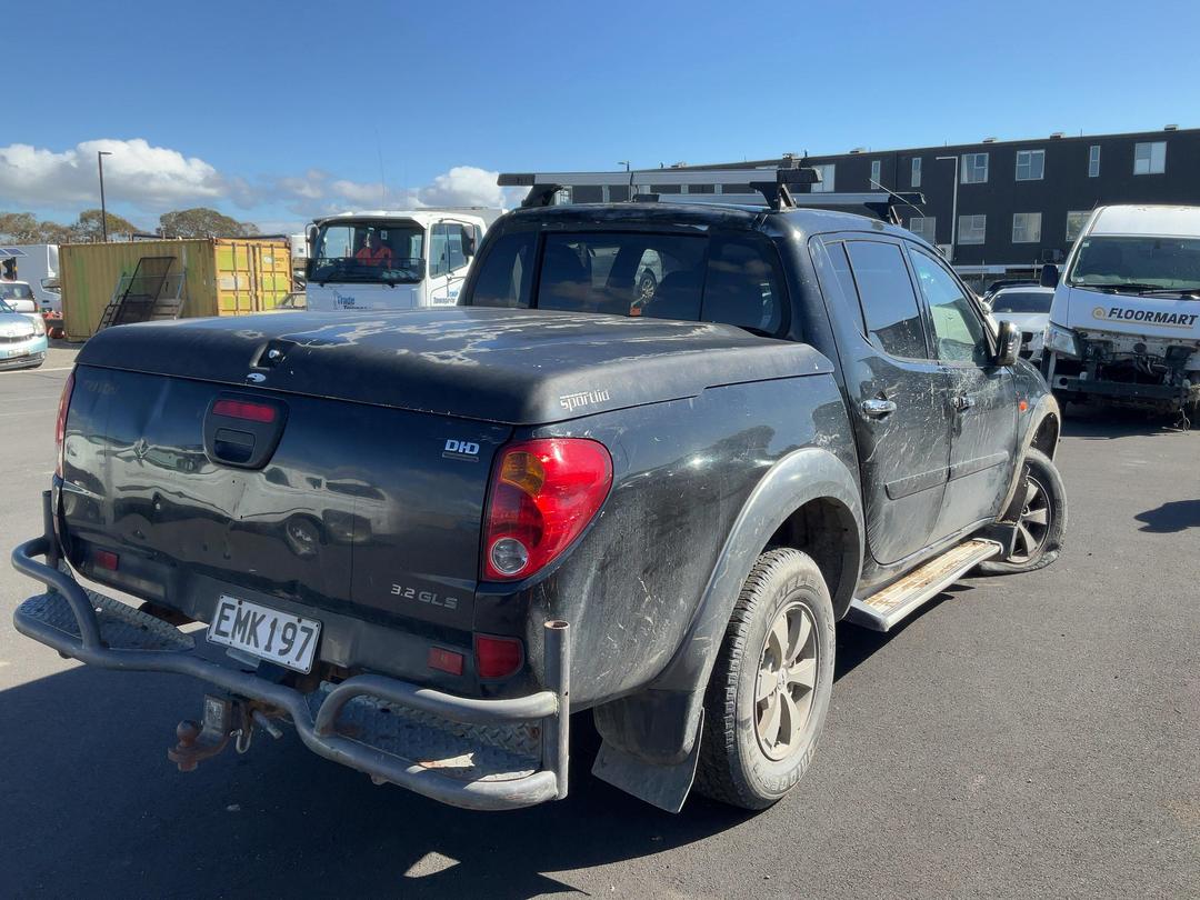 Photo '8' of Mitsubishi Triton Dcab GLS Photo '8' of Mitsubishi Triton Dcab GLS