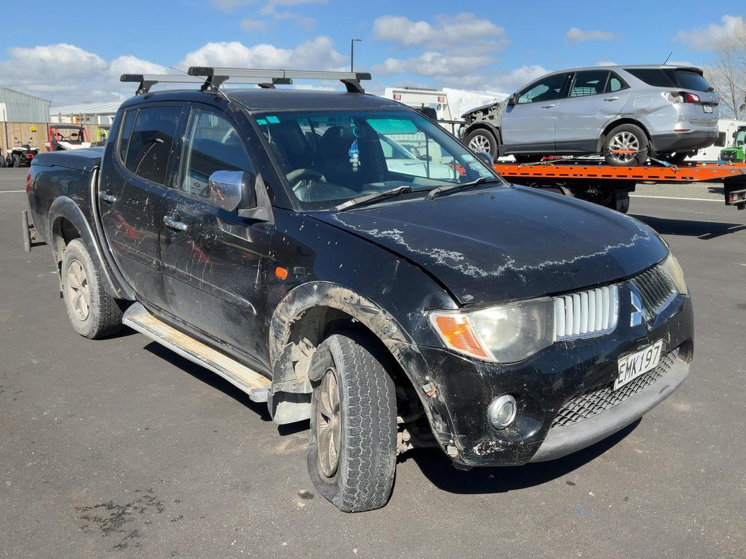 Photo '10' of Mitsubishi Triton Dcab GLS Photo '10' of Mitsubishi Triton Dcab GLS