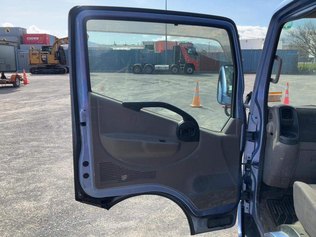 Photo '16' of Nissan Atlas Flat Deck
