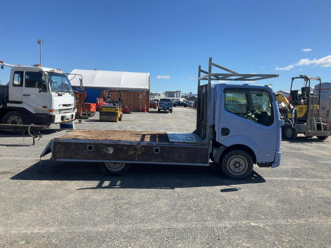 Photo '4' of Nissan Atlas Flat Deck