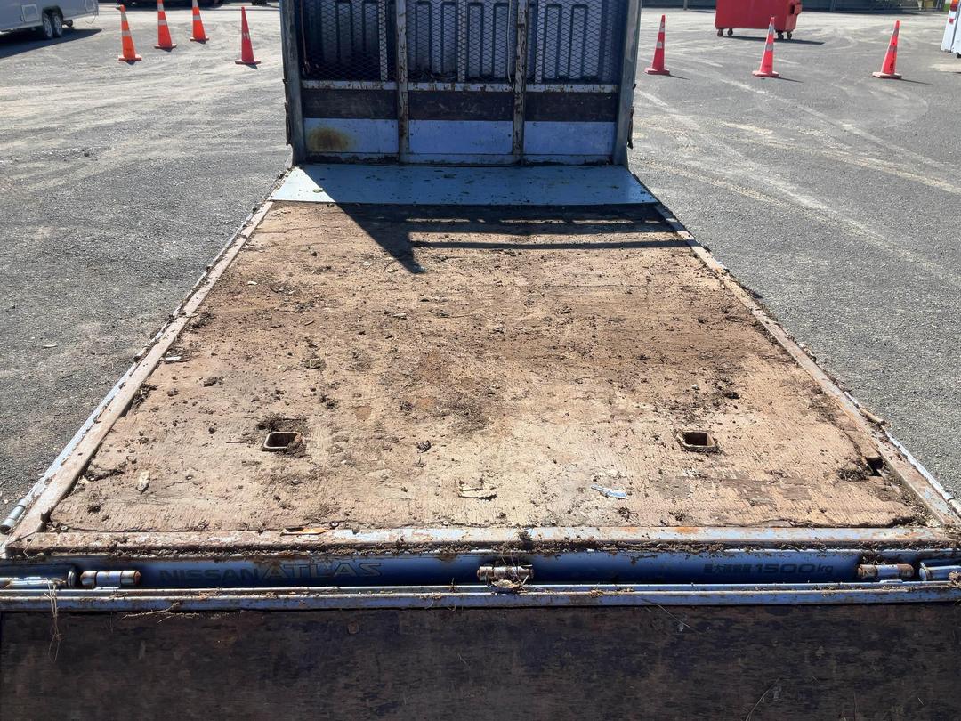 Photo '8' of Nissan Atlas Flat Deck