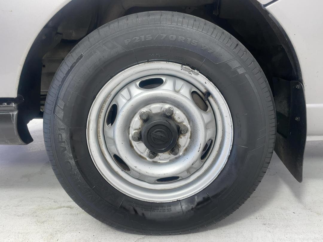 Photo '10' of Nissan Caravan