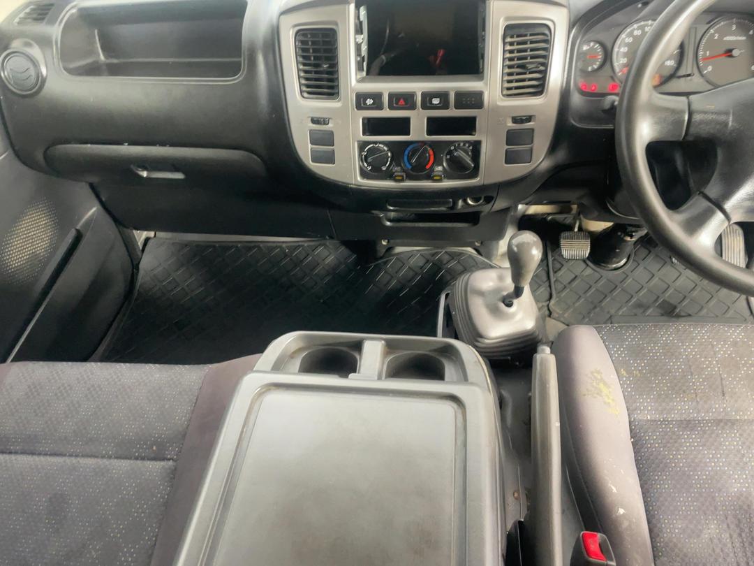 Photo '18' of Nissan Caravan
