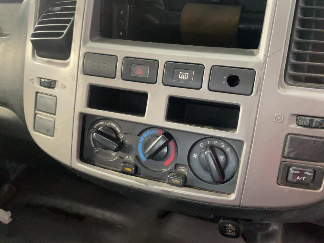 Photo '23' of Nissan Caravan Photo '23' of Nissan Caravan
