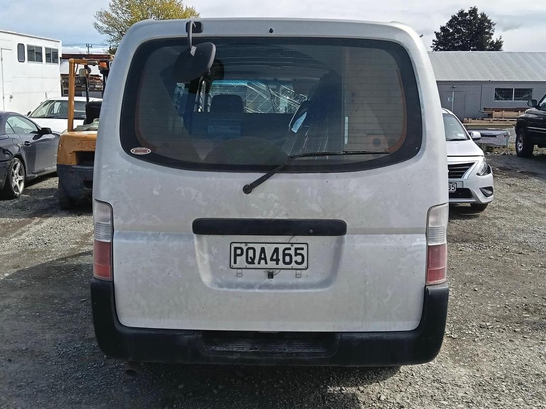 Photo '6' of Nissan Caravan
