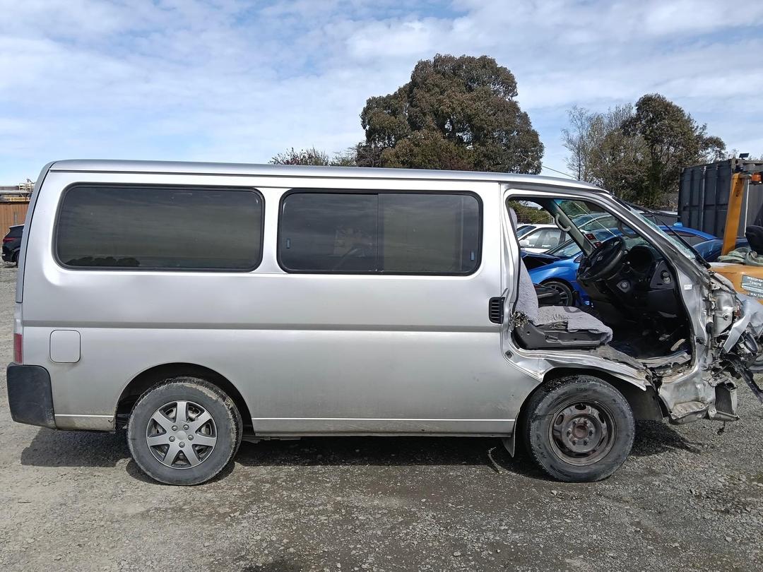 Photo '8' of Nissan Caravan