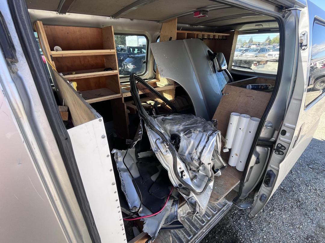 Photo '12' of Nissan Caravan