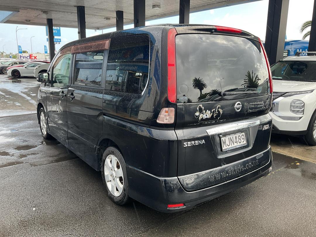 Photo '10' of Nissan Serena