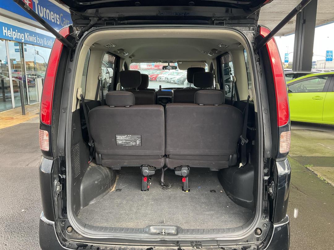 Photo '12' of Nissan Serena