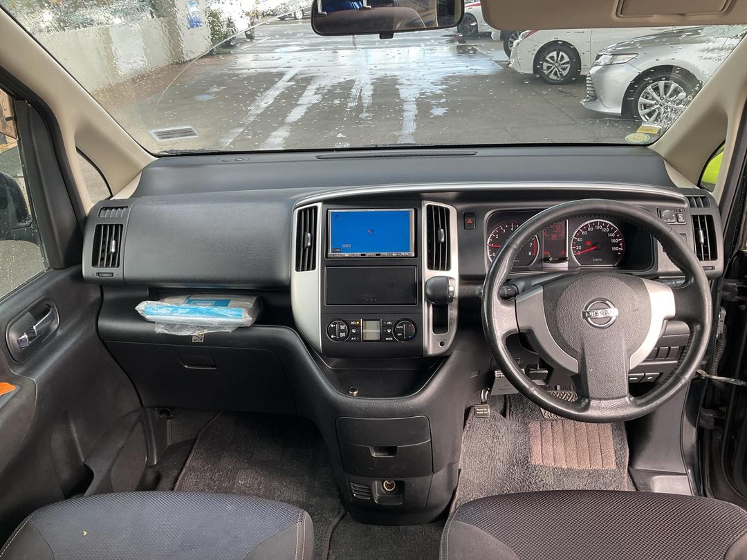 Photo '18' of Nissan Serena