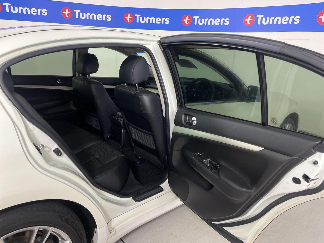 Photo '19' of Nissan Skyline