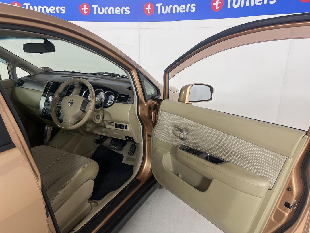 Photo '15' of Nissan Tiida