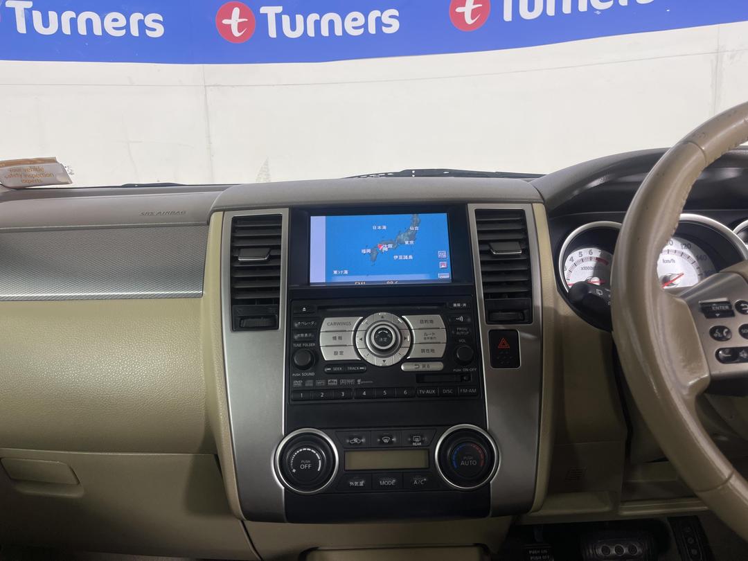 Photo '18' of Nissan Tiida