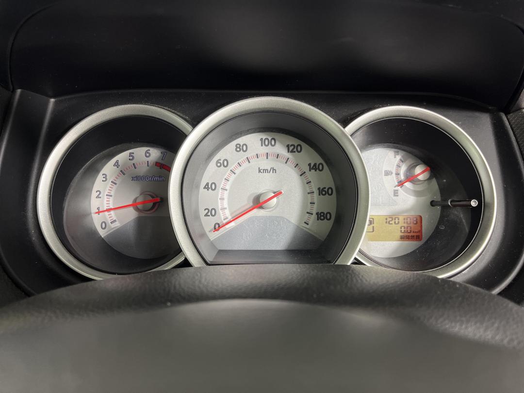 Photo '21' of Nissan Tiida