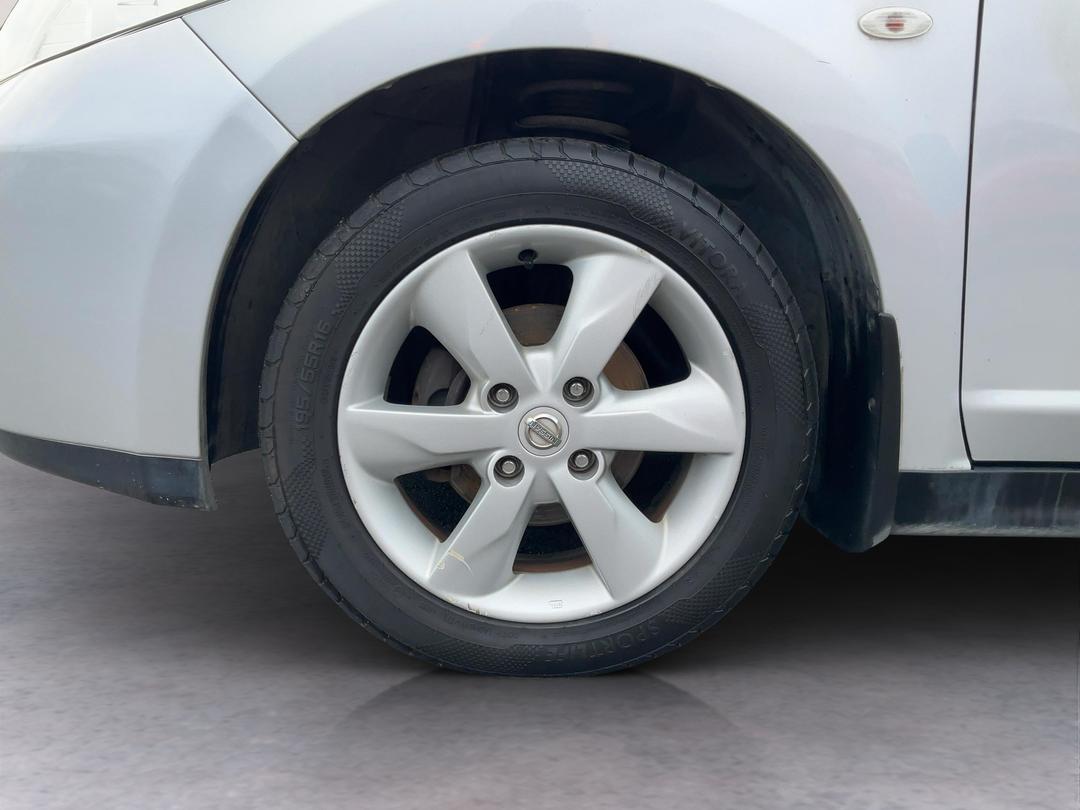 Photo '10' of Nissan Tiida