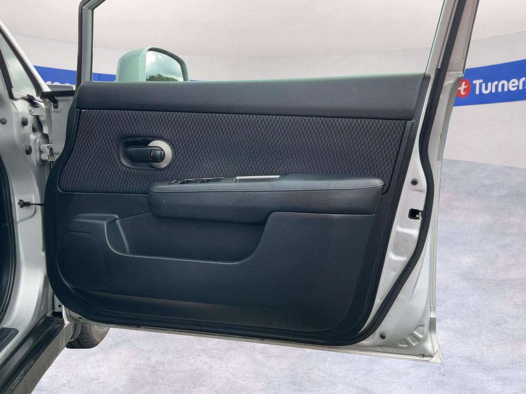 Photo '15' of Nissan Tiida
