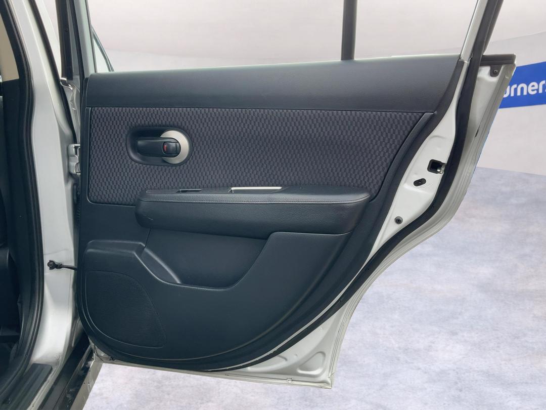 Photo '19' of Nissan Tiida