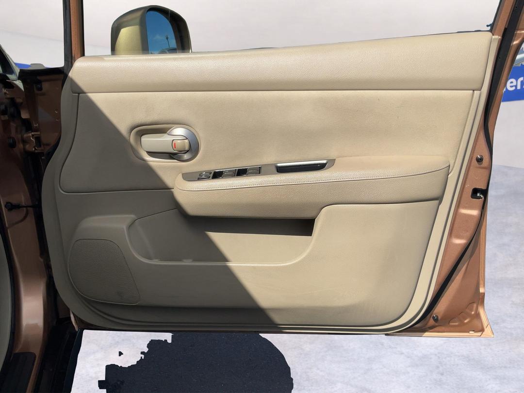 Photo '15' of Nissan Tiida