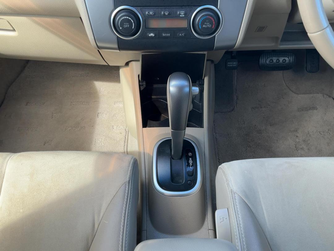 Photo '18' of Nissan Tiida