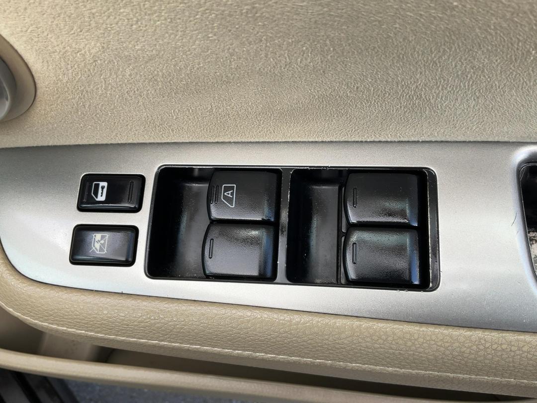 Photo '25' of Nissan Tiida