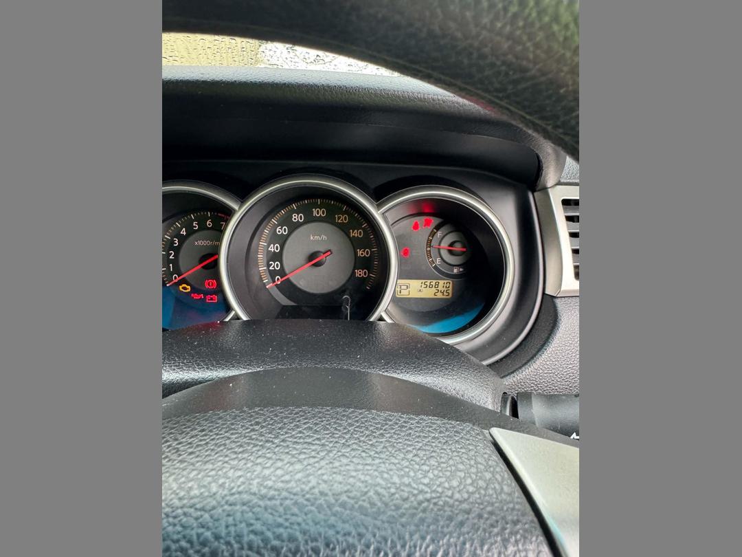 Photo '10' of Nissan Tiida Photo '10' of Nissan Tiida