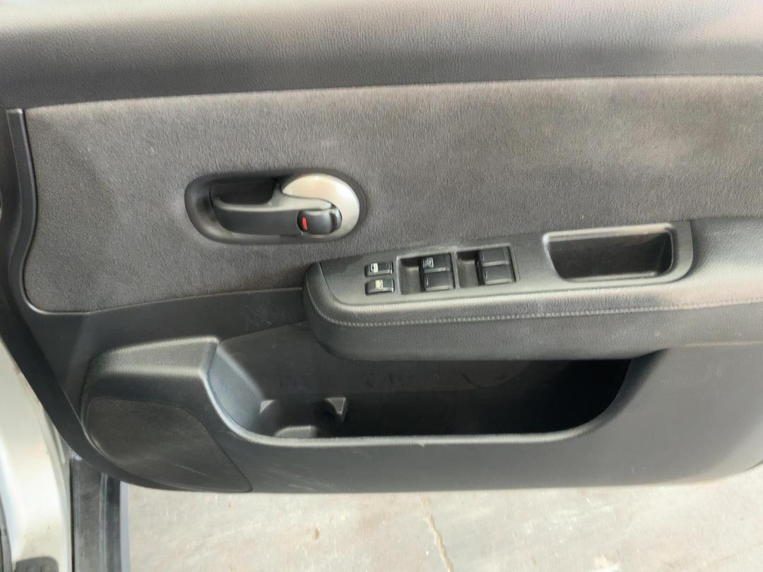 Photo '8' of Nissan Tiida Photo '8' of Nissan Tiida