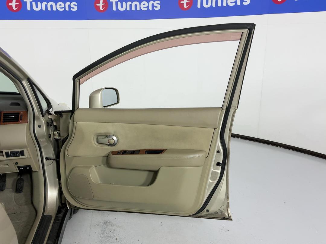 Photo '15' of Nissan Tiida