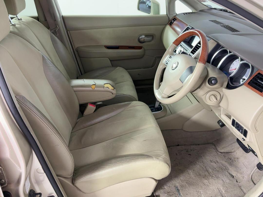 Photo '16' of Nissan Tiida