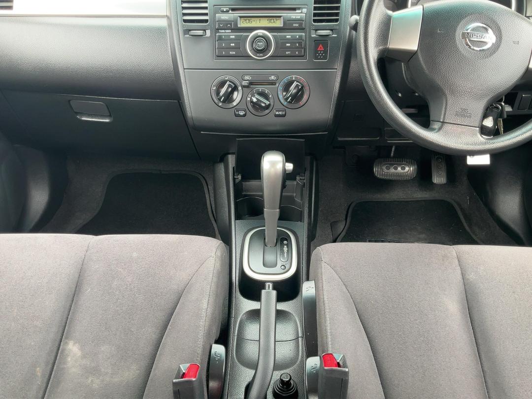 Photo '18' of Nissan Tiida
