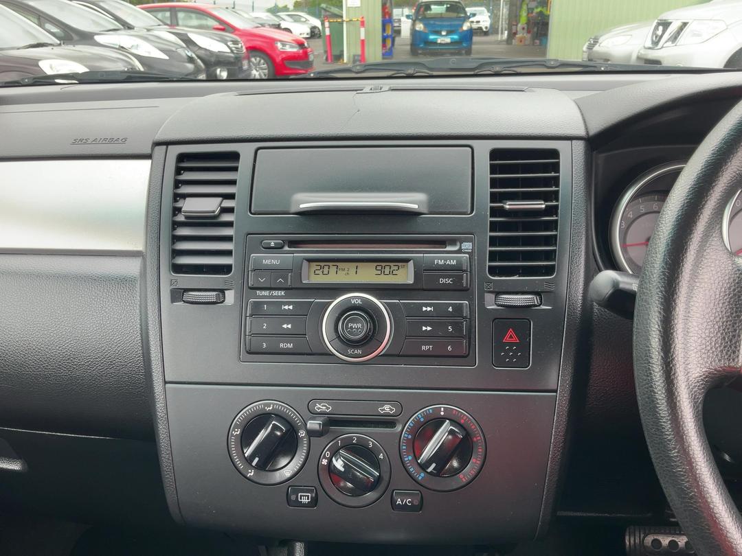 Photo '30' of Nissan Tiida