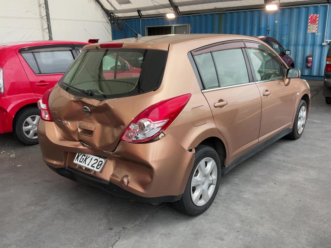 Photo '16' of Nissan Tiida Photo '16' of Nissan Tiida