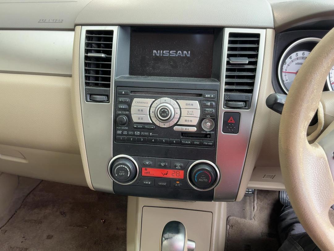 Photo '24' of Nissan Tiida Photo '24' of Nissan Tiida