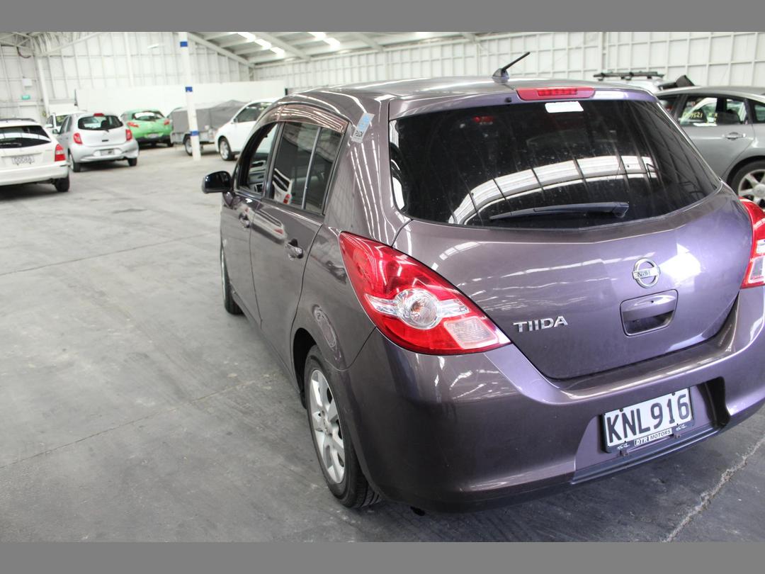 Photo '7' of Nissan Tiida Photo '7' of Nissan Tiida