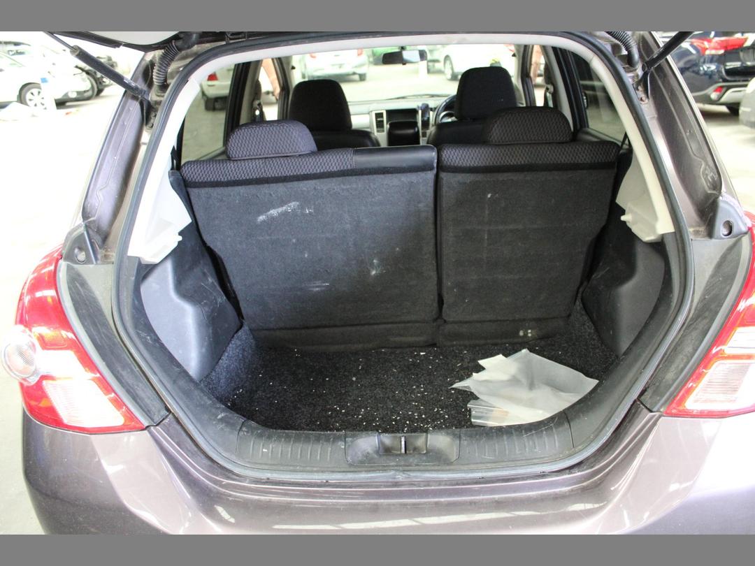Photo '11' of Nissan Tiida Photo '11' of Nissan Tiida