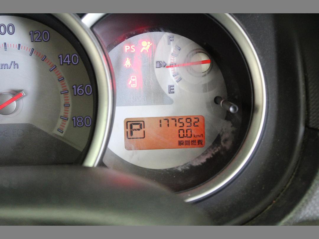Photo '18' of Nissan Tiida Photo '18' of Nissan Tiida