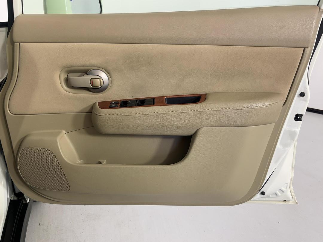 Photo '15' of Nissan Tiida