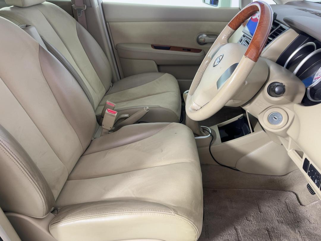 Photo '16' of Nissan Tiida