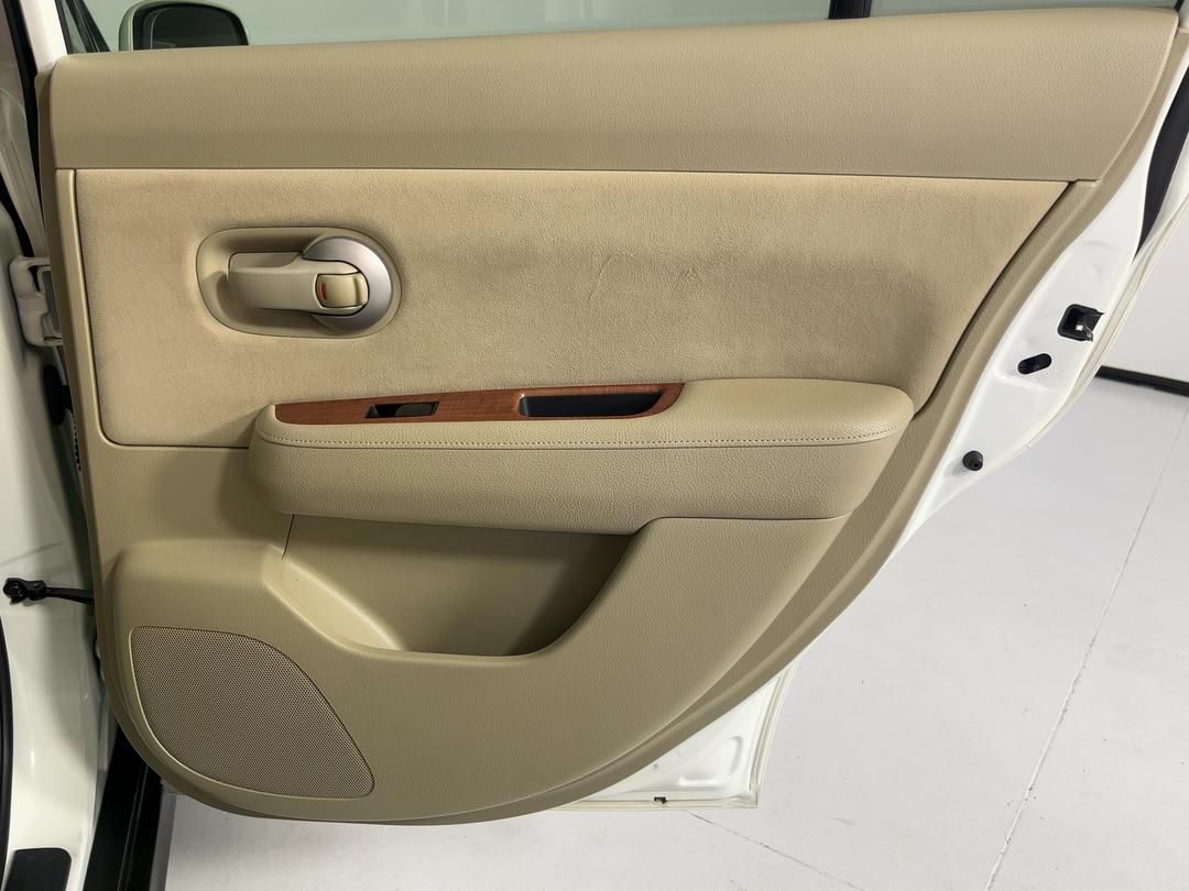 Photo '19' of Nissan Tiida