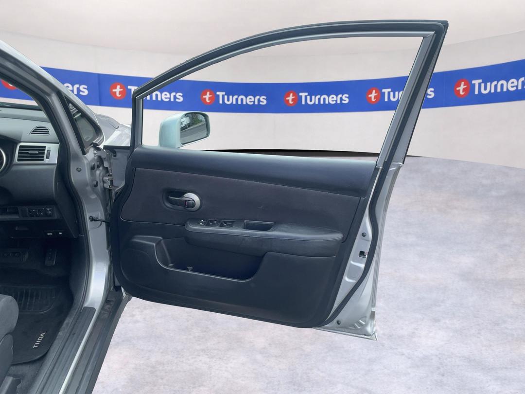 Photo '15' of Nissan Tiida